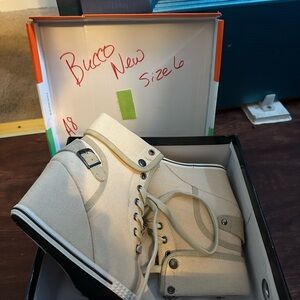 Bucco Canvas High-Tops in Cream and Black